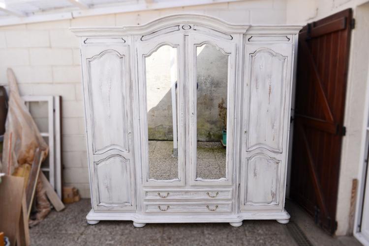 Ancienne armoire style shabby chic